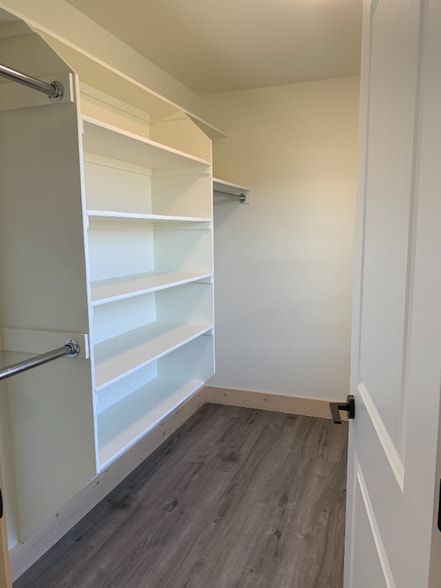 Building Photo - 995 Advance Dr