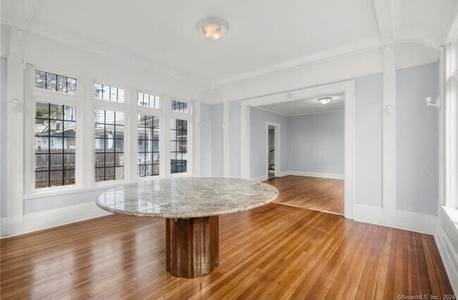 Building Photo - 111 Elmwood Pl