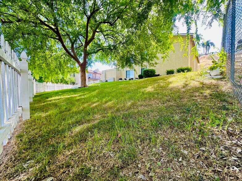 Building Photo - 6005 Hill Dale Ct