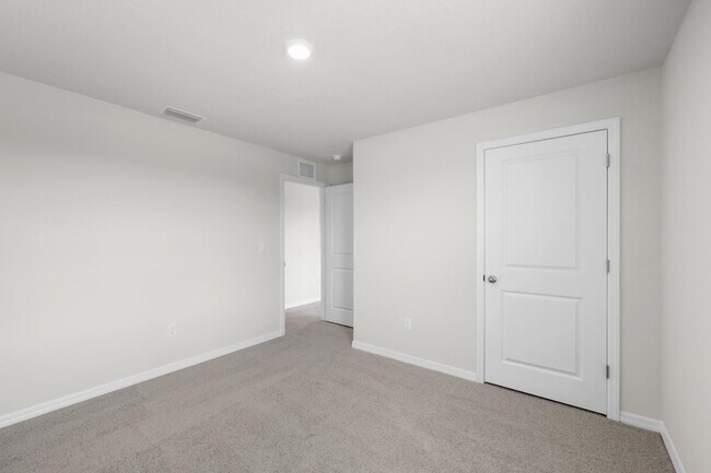 Building Photo - Spacious 5 Bedroom in Parrish!