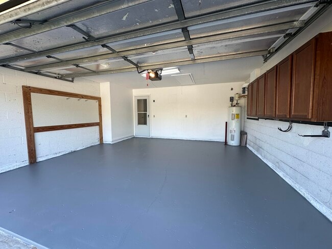 Building Photo - 1374 SE Concha St