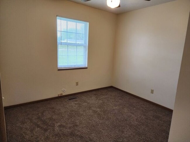 Building Photo - 3 Bedroom Duplex in East Glenn