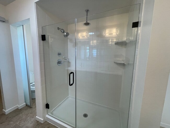 Building Photo - Perfect Location and Perfect Condition!