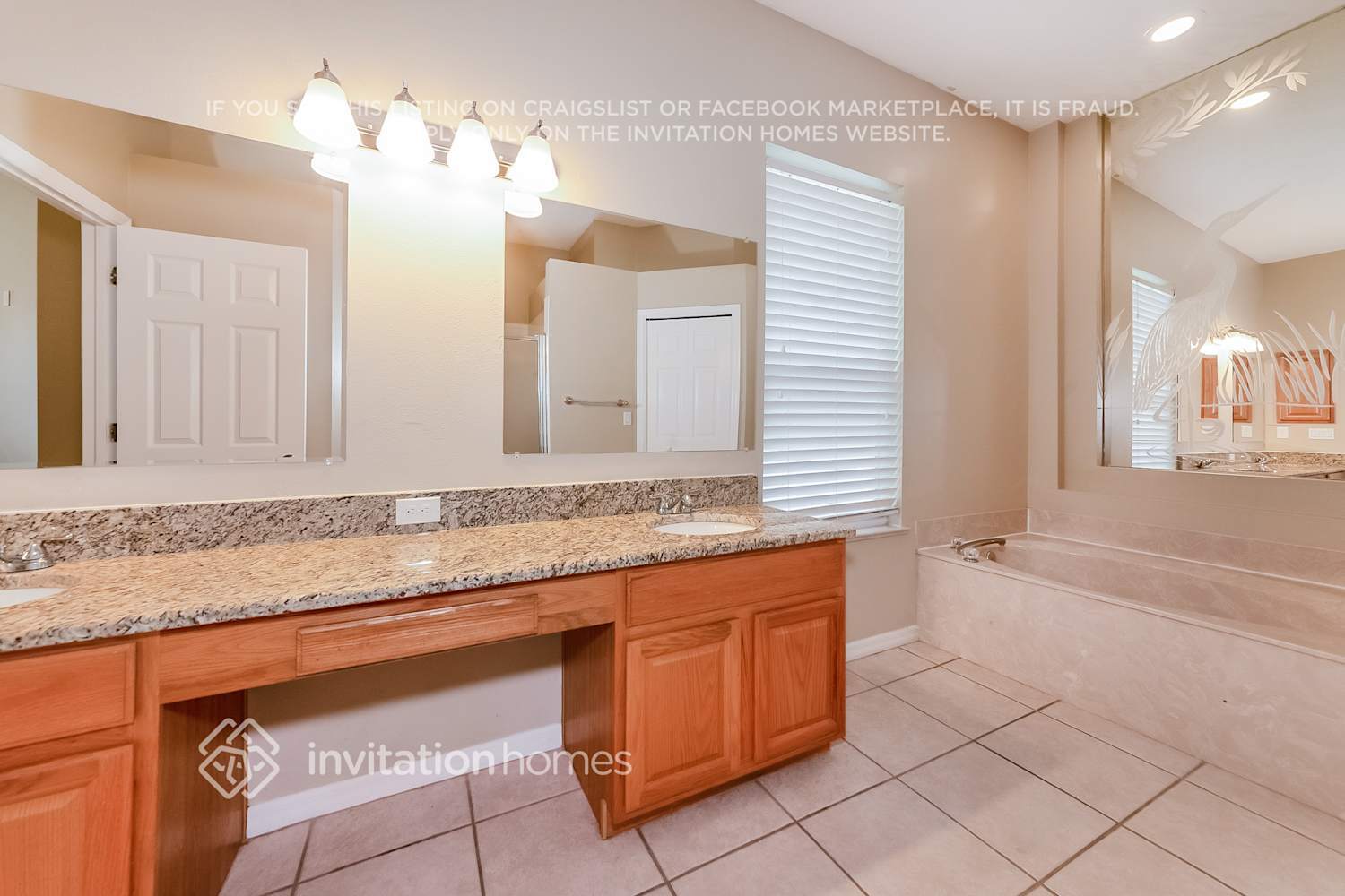 Building Photo - 3960 Woodview Dr