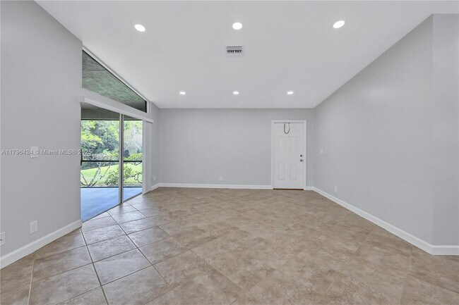 Building Photo - 618 Woodgate Cir