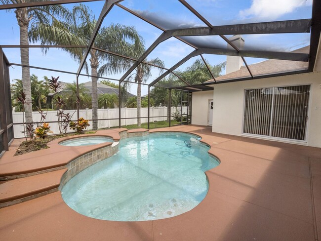 Building Photo - Gated Community Gem 4/3 with Pool & Spa in...