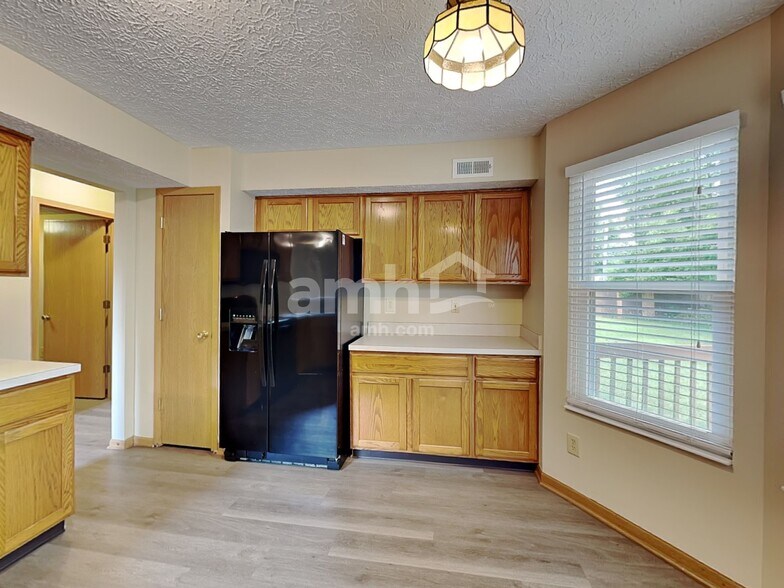 Building Photo - 5896 Oreily Dr
