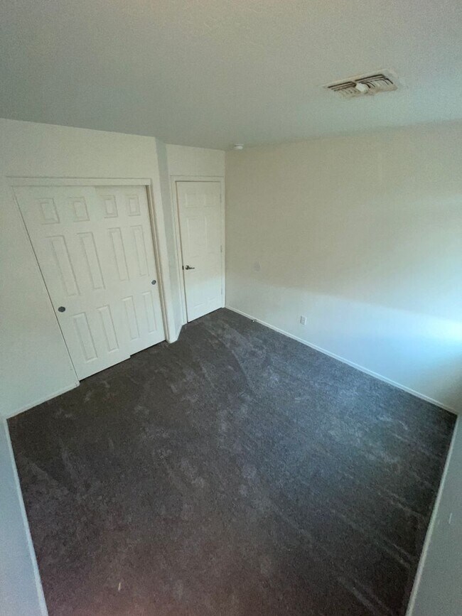 Building Photo - 5707 S 31st Dr