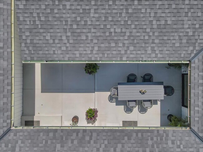 Building Photo - Luxury Ranch House on Champaign Country Club