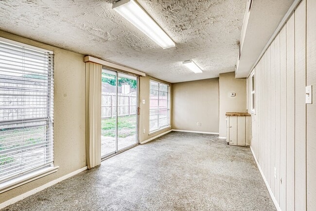 Building Photo - 7010 Foxmont Ln