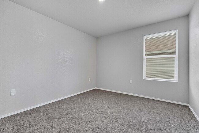 Building Photo - Charming 3 Bed 2 Bath Home in Mission Del Lago