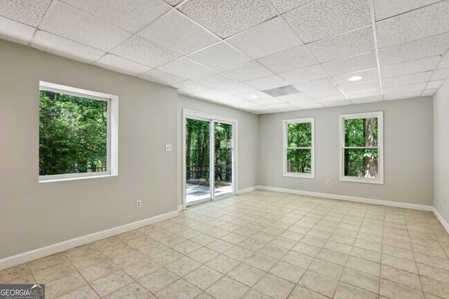 Building Photo - 110 Westchester Way