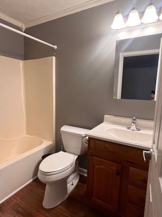 Building Photo - Three Bedroom Home in London, KY