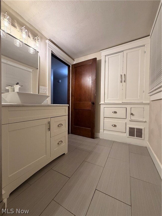 Building Photo - 29 Crestline Pl