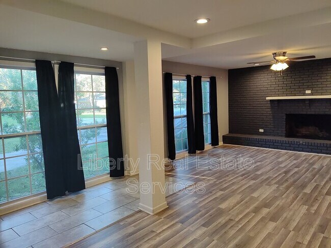 Building Photo - 3 Dogwood St