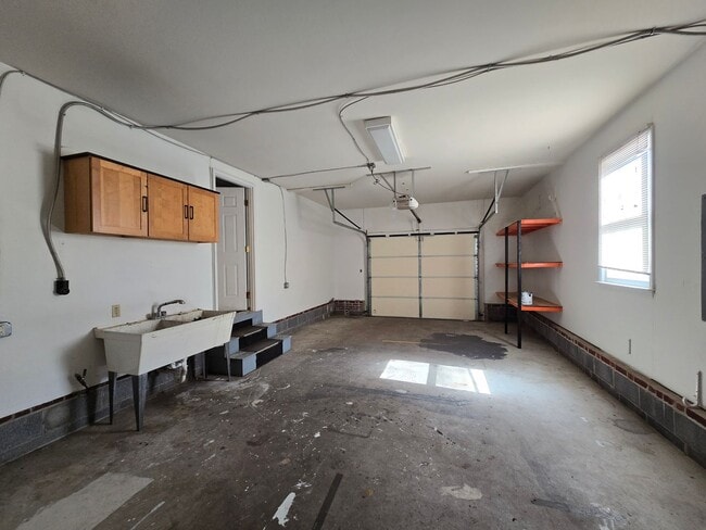 Building Photo - 6172 Lakeway Dr