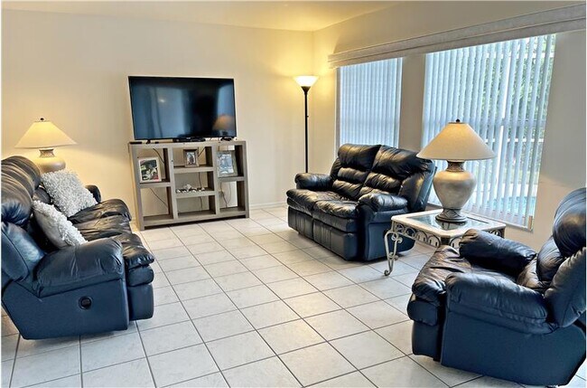 Building Photo - 3650 Sunland Ln