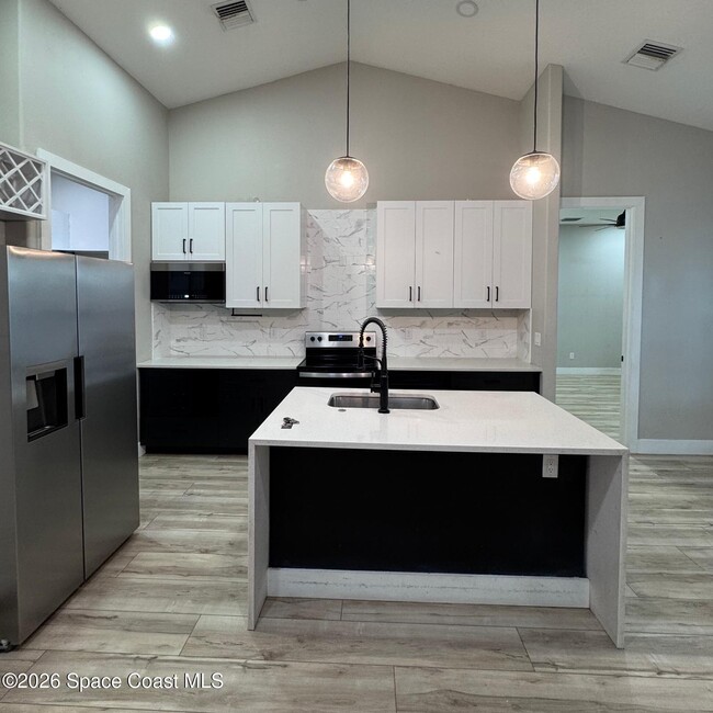 Building Photo - 971 Granata Ave