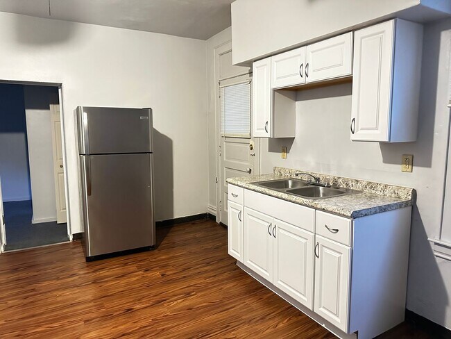 Building Photo - 526 Westinghouse Ave