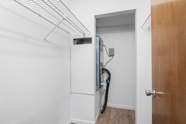 Building Photo - Move-In Ready 2 BR/ 2BA Condo on Southside close to Truman