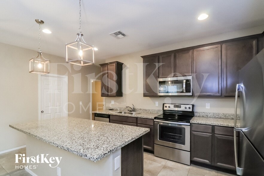 Building Photo - 6204 W Evergreen Rd