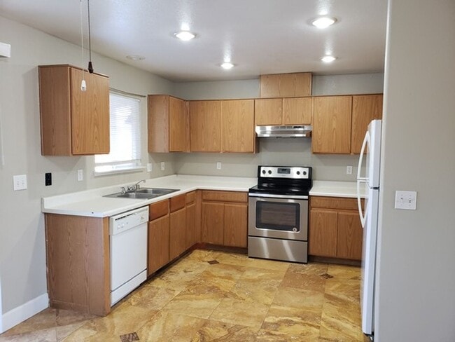Building Photo - Three Bedroom Stead Home with Storage S...