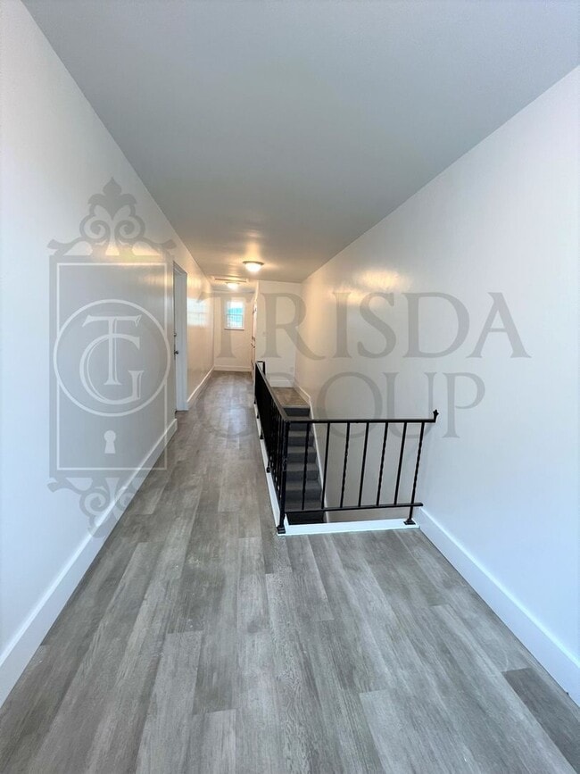 Building Photo - 119 Rothesay Ave