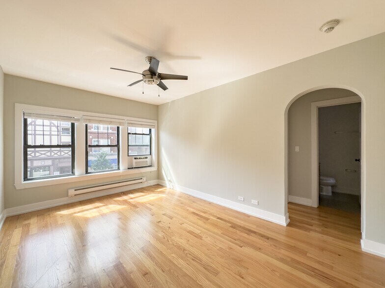 Building Photo - 814 Elm St