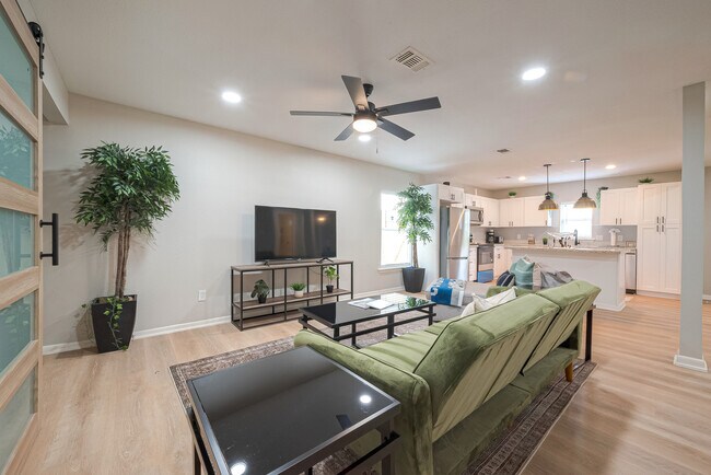 Living Room - 2908 Baer St