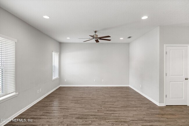 Building Photo - 92 Fernbrook Dr