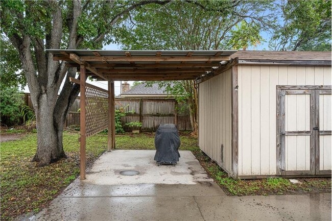 Building Photo - 13737 River Canyon Dr