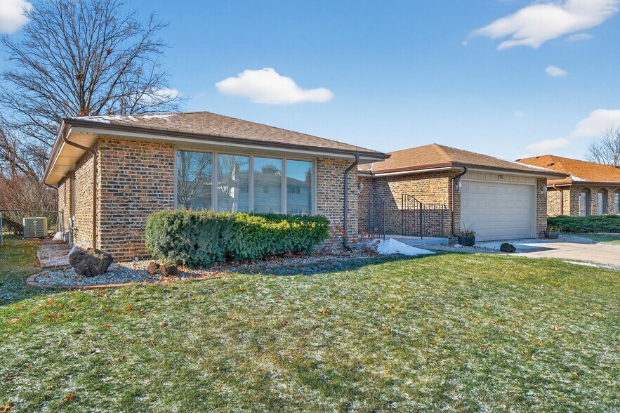 Building Photo - 15334 Larkspur Ln