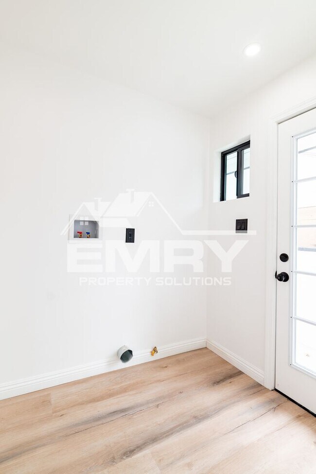 Building Photo - Amazing Deal 3 Bed 2 Bath House Plus ADU in Arrington Ave Downey