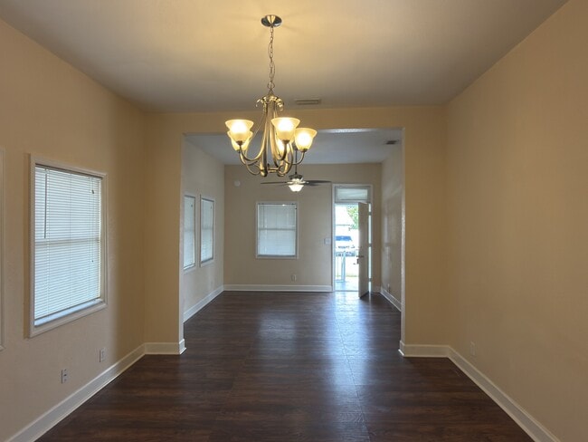 Building Photo - 2528 W St John St