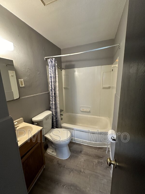 Building Photo - 705 Beardsley Ct