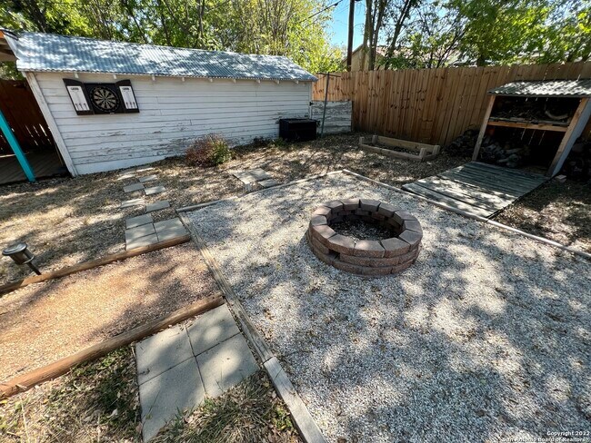 Building Photo - 414 Elmwood Dr