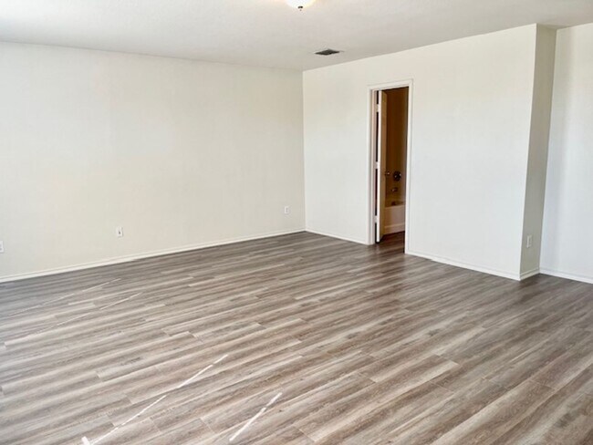 Building Photo - Newer 2 Story Home in Burleson with Commun...