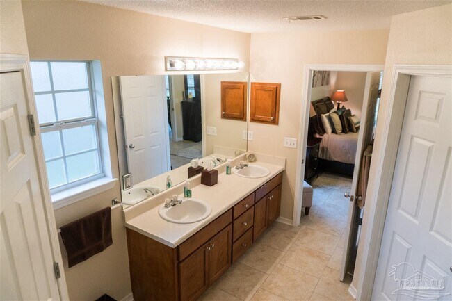 Building Photo - 5341 English Oak Dr