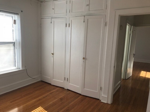 Building Photo - 534 Hinman Ave