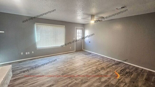 Building Photo - Step into Your Dream Townhouse!
