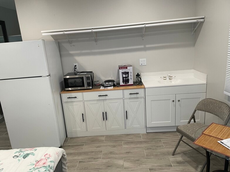 Building Photo - 18821 Erwin St