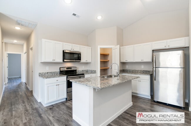 Building Photo - 604 E Martens Ct