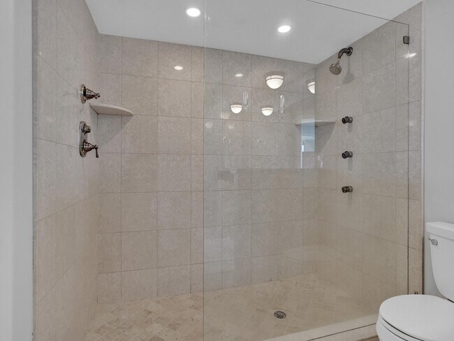 Building Photo - 2575 S Ocean Blvd