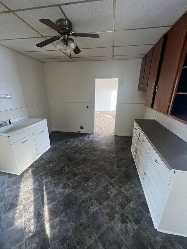 Building Photo - 822-24 WALLACE