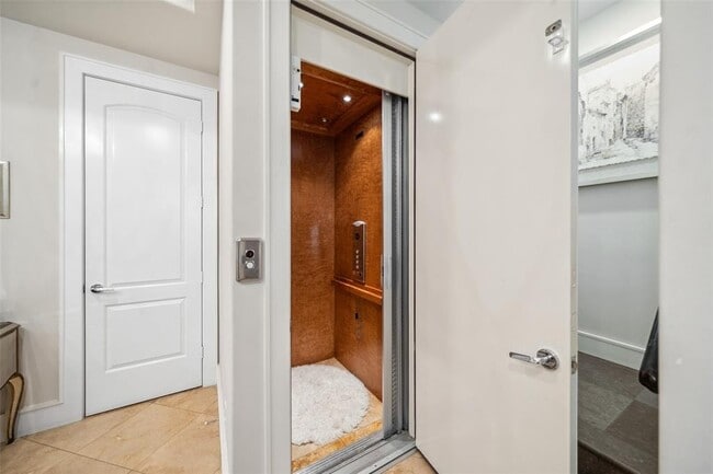 Building Photo - 5231 Calle Montilla Pl