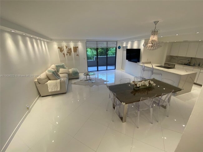 Building Photo - 121 Crandon Blvd