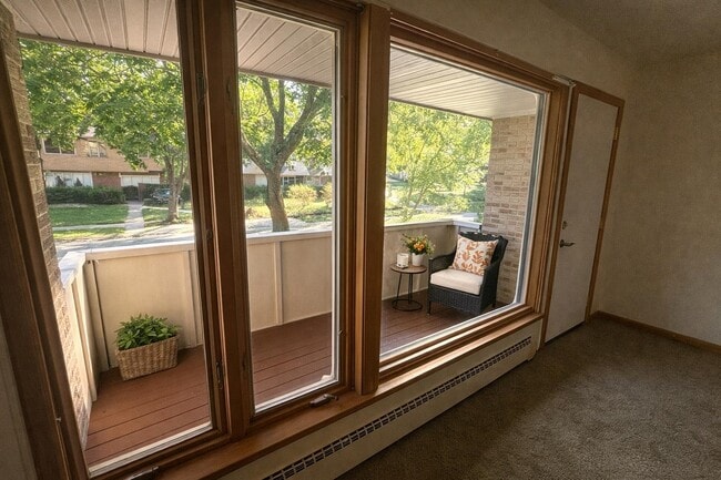 Building Photo - 2402 Fremont Ave