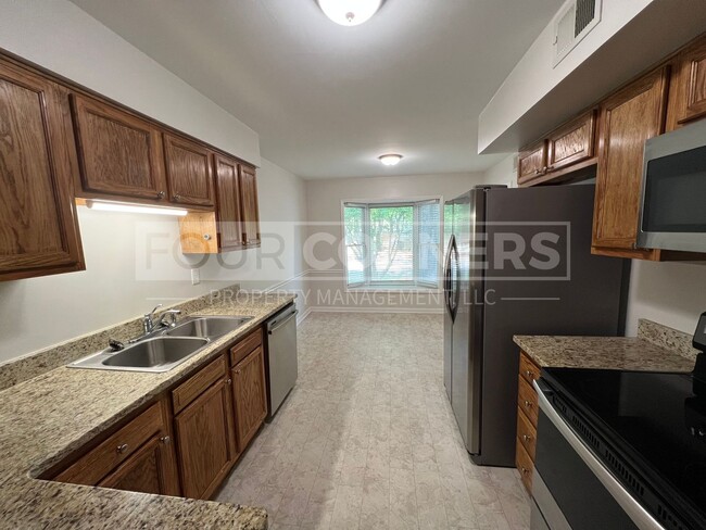 Building Photo - Beautful 2 Bedroom 2.5 Bath Townhouse