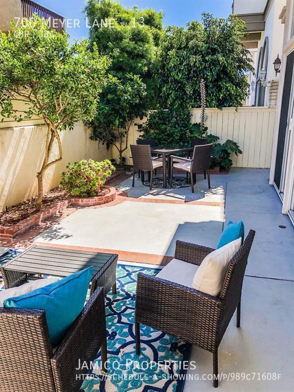 Building Photo - 700 Meyer Ln