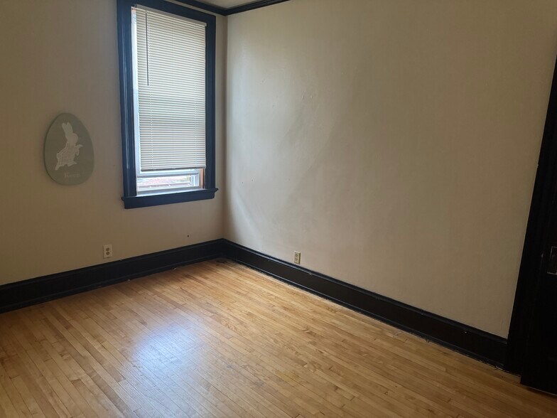Building Photo - 3118 N Downer Ave